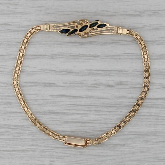 Modern 1.01ctw Blue Sapphire Diamond Bracelet 14k Yellow Gold Bismarck Chain 6.75" For Sale - Image 3 of 6