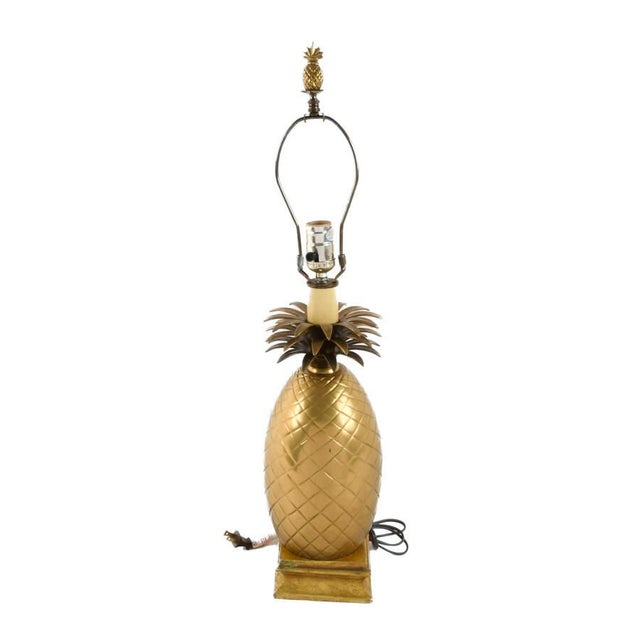 Mid-Century Modern Hollywood Glam Brass Pineapple Table Lamp – Mid‑Century Style Sculptural Accent Lamp For Sale - Image 3 of 7