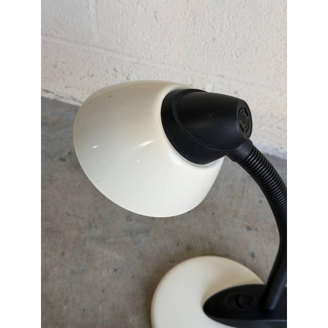 1980s White and Black Gooseneck Desk Lamp With Adjustable Arm For Sale - Image 4 of 10