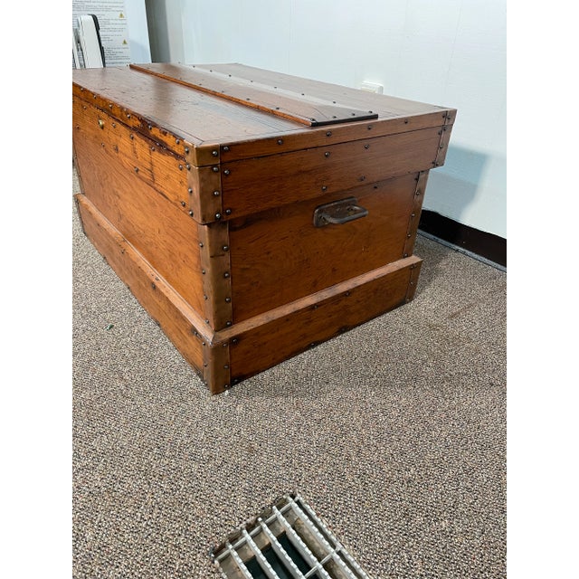 American Early 20th Century Antique Hand Crafted Lift Top Carpenters Storage Chest For Sale - Image 3 of 13