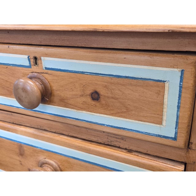 Early 20th Century Antique English Edwardian Natural Pine Chest of Drawers With Blue French Line For Sale - Image 5 of 14