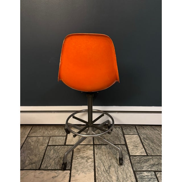 Plastic Vintage Herman Miller Eames Fiberglass Shell Chairs – Set of 3 – Orange, Yellow & Gray – Swivel Task Base For Sale - Image 7 of 8