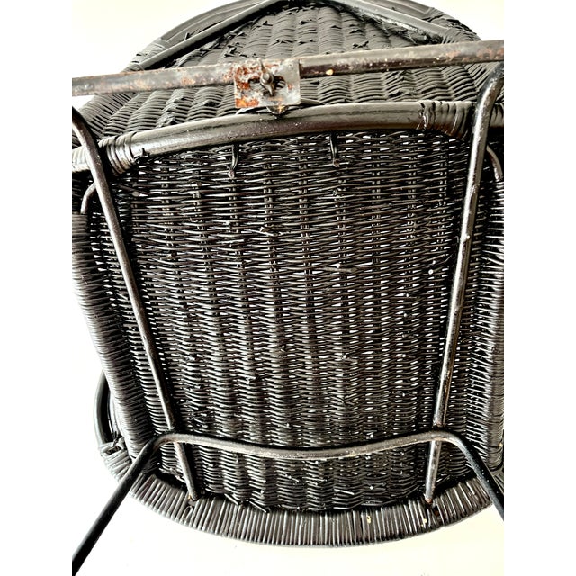 1950s Stylish Mid Century Modern Wicker Rattan Basket Chairs Set of Four For Sale - Image 5 of 14