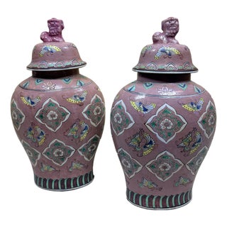 Late 19th Century 2 Japanese Ginger Jars With Foo Dog For Sale
