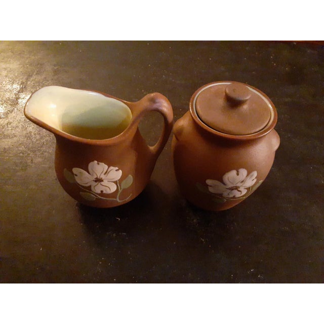 Ceramic Vintage Pigeon Forge Pottery Tennessee Creamer & Sugar Set- 2 Pieces For Sale - Image 7 of 7