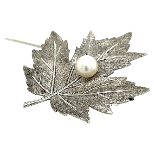 Mikimoto Estate Akoya Pearl Leaf Brooch Pin Sterling Silver 6.65 mm M297 This elegant Authentic Mikimoto Estate Akoya...