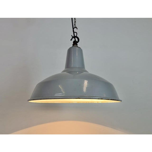 Industrial British Grey Enamel Factory Pendant Lamp from Benjamin Electric Manufacturing Company, 1960s For Sale - Image 9 of 17