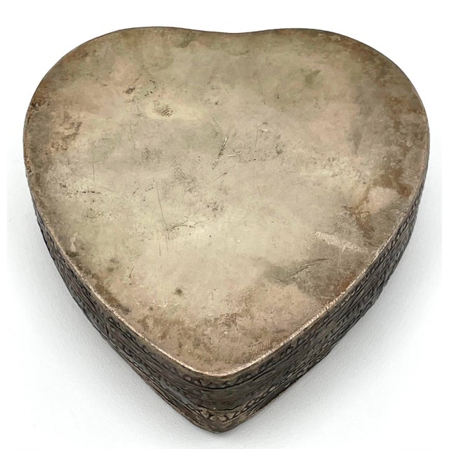 Vintage Moriyama Morinmachi Heart Shaped Porcelain Trinket Box For Sale - Image 9 of 9