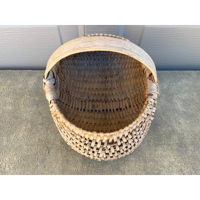 Wood Late 19th Century American Oak Splint Basket With Bentwood Handle For Sale - Image 7 of 10