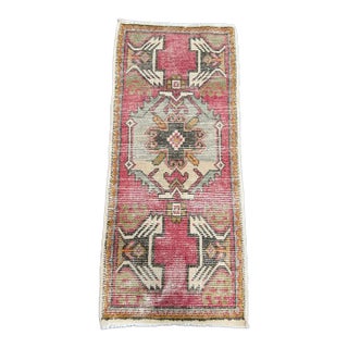 Turkish Yastik Rug 1'6" x 3'4" For Sale