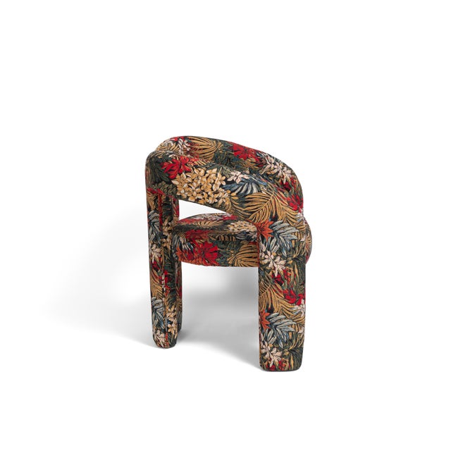 The MM Dining Chair blends bold sculptural lines with a soft, inviting presence. Its gracefully curved silhouette wraps...