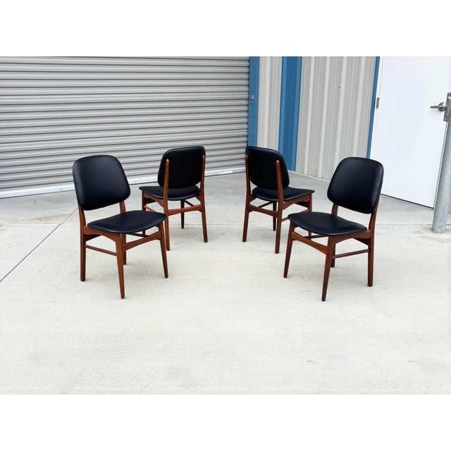 Wood 1960s Set of 6 Refinished Danish Modern Teak & Black Vinyl Dining Chairs- Set of 6 For Sale - Image 7 of 15