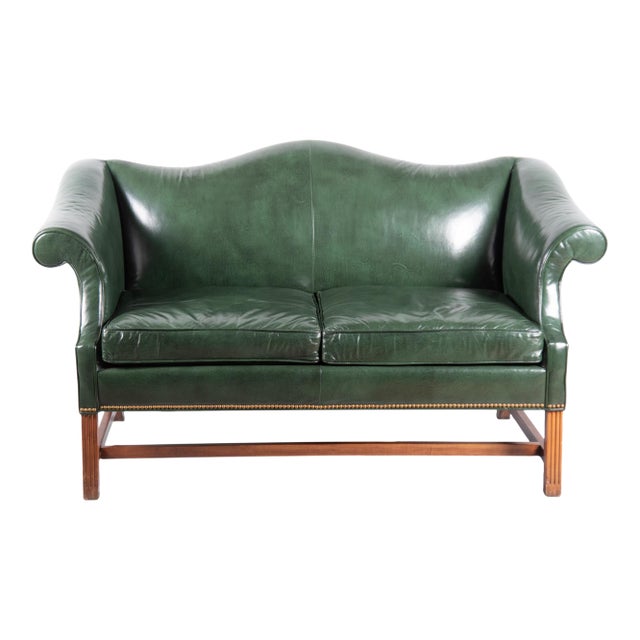 Ethan Allen Green Leather Camelback Chippendale Settee Made in North Carolina - Vintage Late 20th Century For Sale