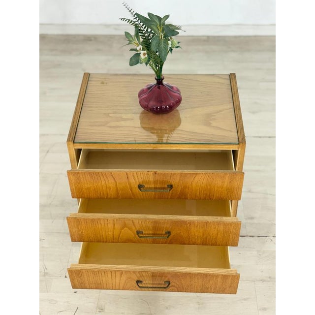 A very nice vintage bedside table/chest of drawers in good condition. The glass is removable. 1960s. Wood: Ash. Good...