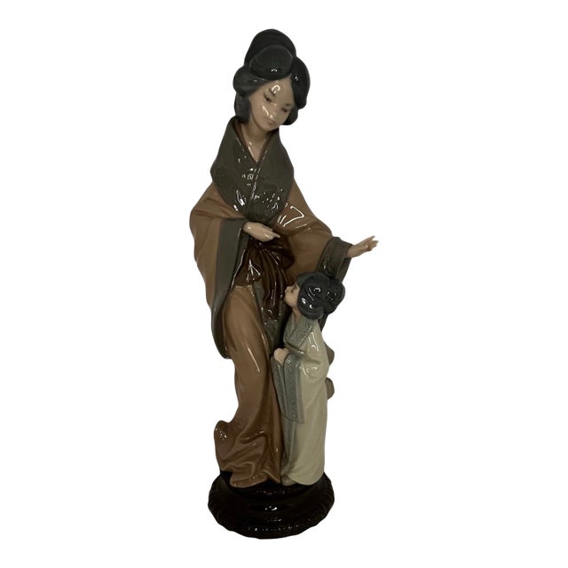 Nao by Lladrò "Japanese Mother and Daughter" Figurine (Model #0279) For Sale
