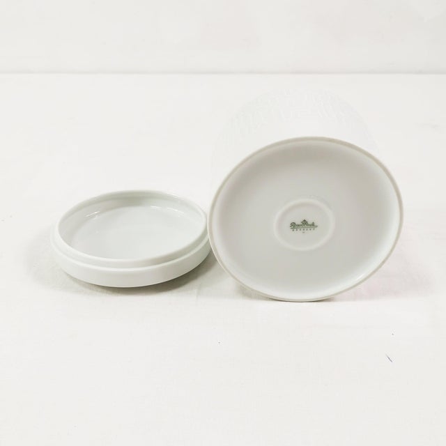 White Porcelain Bonbonniere by C. Fischer for Rosenthal, Germany, 1960s For Sale - Image 8 of 10