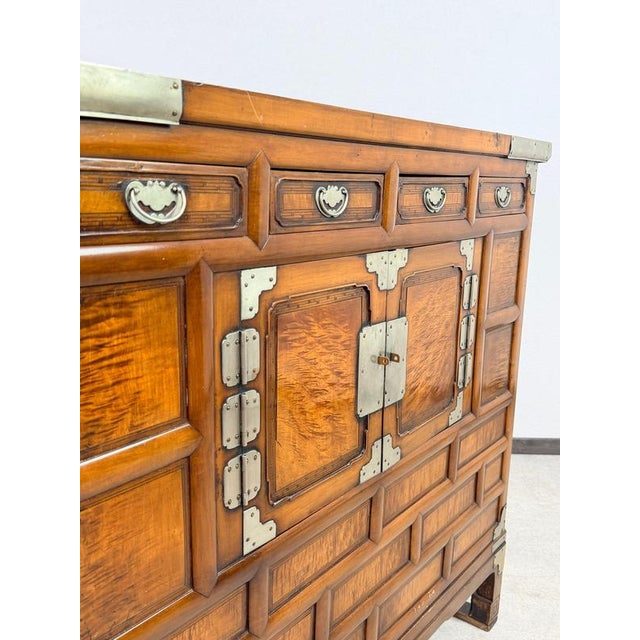Wood Antique Korean Late Joseon Dynasty Elmwood Bandaji-Jang Blanket Chest, 1890s For Sale - Image 7 of 13