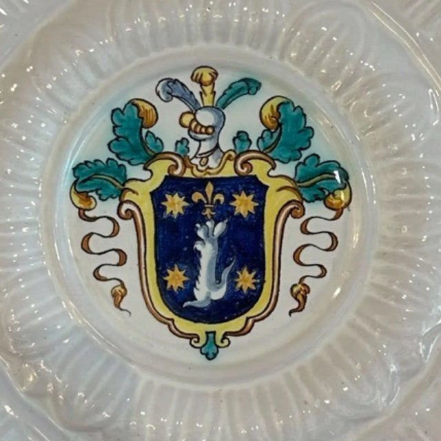 Italian Mid 20th Century Large Italian Faience Charger With Heraldic Crest For Sale - Image 3 of 7
