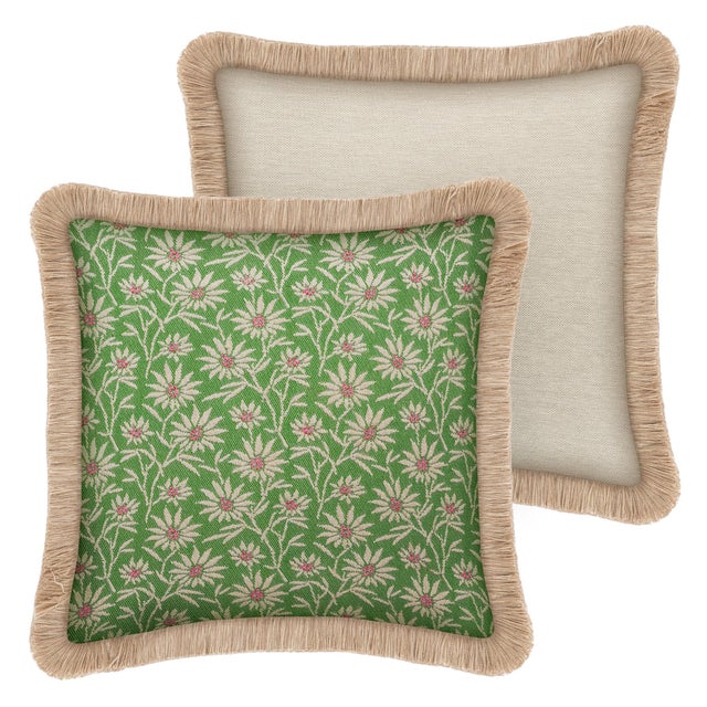 Give your interior, terrace or balcony a boost with cushion Mako. Flowers make everything better, especially Mako’s...