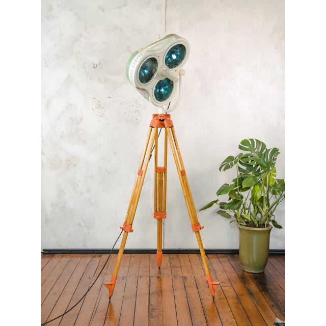 White and Green Operating Hospital Floor Spotlight by Heraeus Hanaulux, London, 1990s For Sale - Image 3 of 18