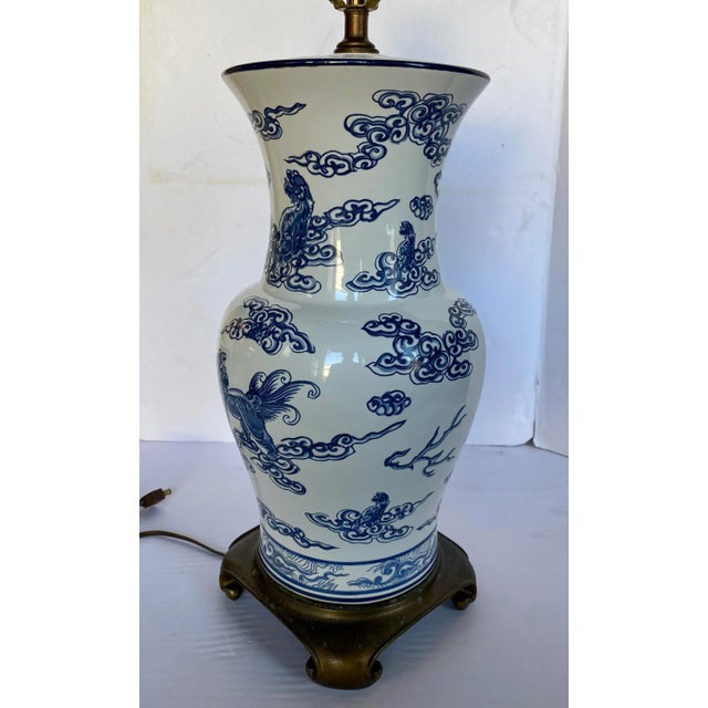 Mid 20th Century Blue and White Chinoiserie Porcelain Ginger Jar Table Lamp For Sale - Image 5 of 13