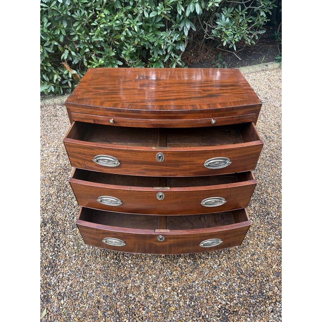 Georgian Mahogany Bow-Fronted Chest of Drawers, 1820s For Sale - Image 6 of 11