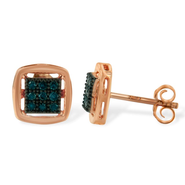 Exhibiting the artistic brilliance, this pair of earrings are carved in a cushion shape. Made from rose gold plated...