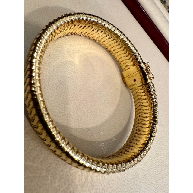 2000 - 2009 Roberto Coin Diamond Bangle Woven Bracelet 18 Karat Yellow Gold Estate, Medium For Sale - Image 5 of 18