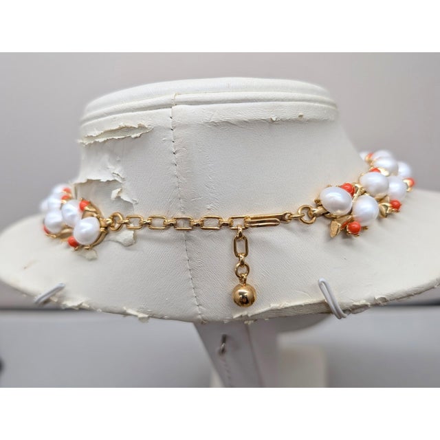 1950s Vintage 1959 Signed Crown Trifari Faux-Pearl & Faux-Coral Collar Necklace For Sale - Image 5 of 10