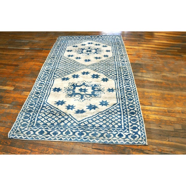 Antique Indian Agra - cotton rug, measures: 4'2"x 7'9". Antique Agra - Cotton Indian Blue 1900s Rug, Country of Origin:...