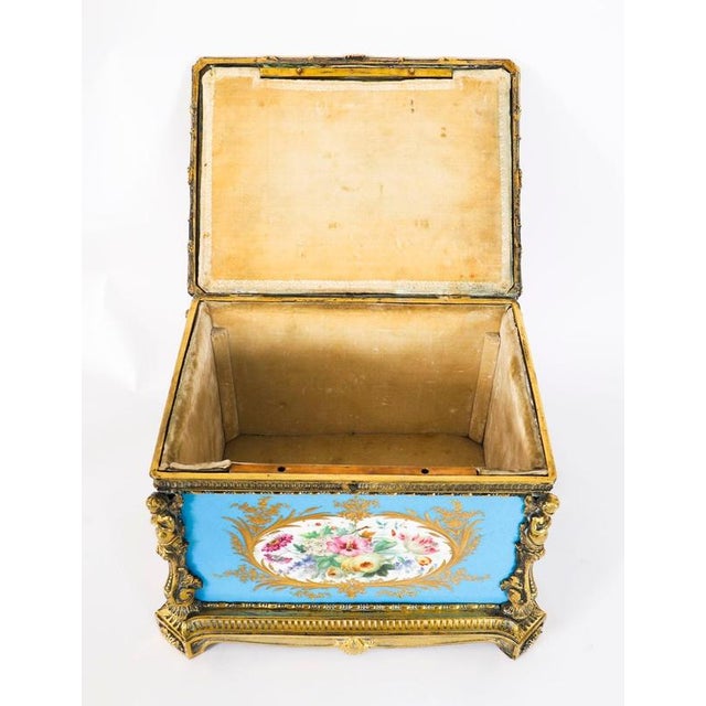 Antique 19th Century French Porcelain and Ormolu Jewellery Casket from Sèvres, 1860s For Sale - Image 17 of 18