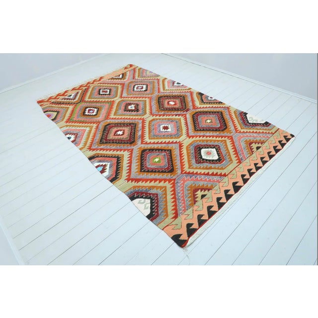 This Beutiful Vintage Turkish Kilim Rug from southern of Turkey Barak nomad's weaving. Weaved by turkish kilim tecnique,...