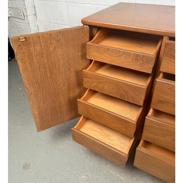 Wood Mid-Century Credenza by Broyhill For Sale - Image 7 of 12