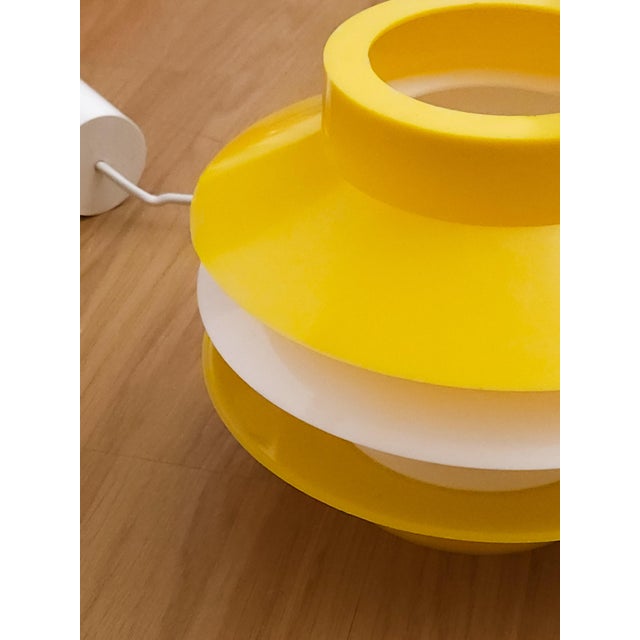 1970s Mid-Century Modern Yellow White Pendant Lamp, Germany, 1970s For Sale - Image 5 of 6
