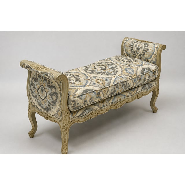 1950s French Provincial Style Gray Carved and Painted Bench W/ Down Cushion For Sale - Image 4 of 6