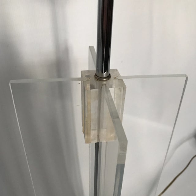 Vintage Lucite Table Lamp For Sale - Image 4 of 11