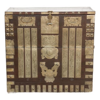 Refined Early 20th Century Korean Bandaji Chest For Sale