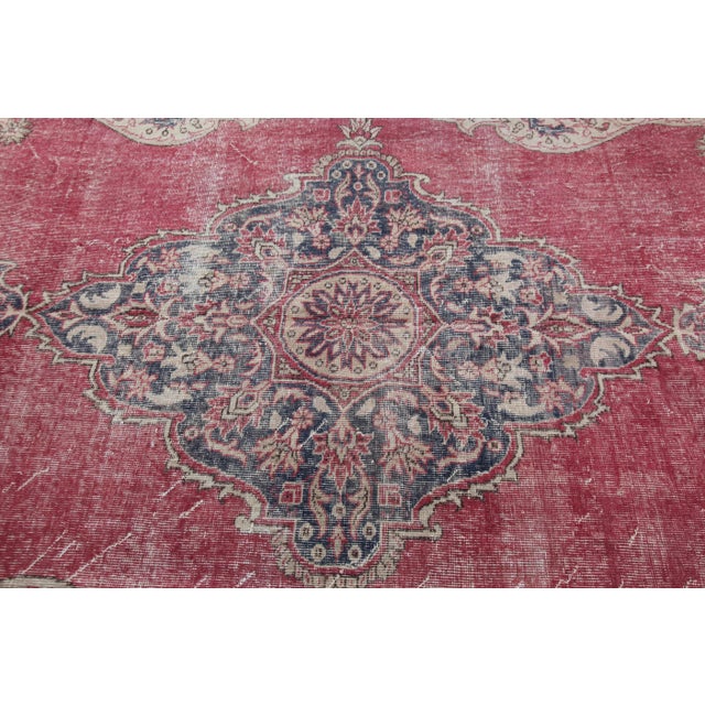 Vintage Handmade Turkish Rug – Red Medallion With Cream Corners & Floral Scrollwork -6' 9'' X 10' 6'' For Sale In Tampa - Image 6 of 11
