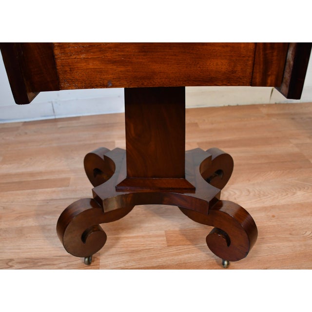 1880s Antique American Empire Crotch Mahogany Pembroke Drop-Leaf Work Table For Sale - Image 11 of 18