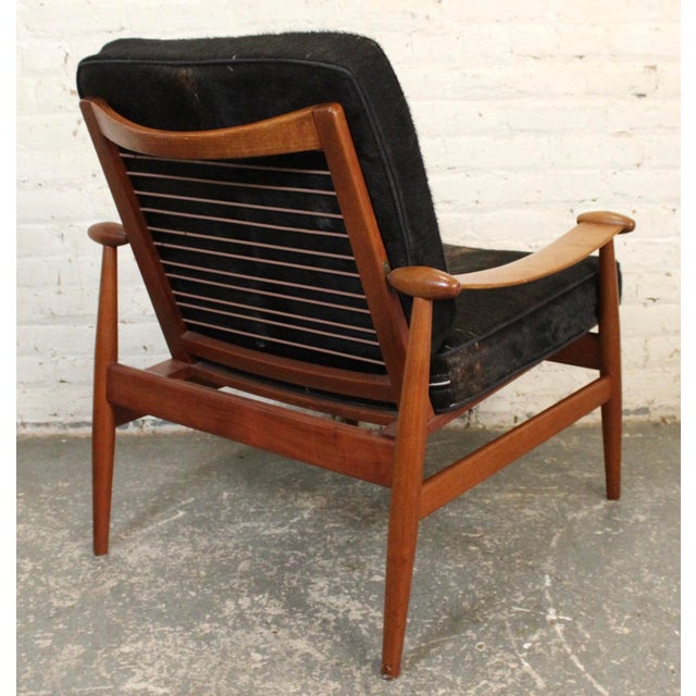 Finn Juhl Mid 20th Century Teak "Spade Chair" Attributed to Finn Juhl With Cowhide Cushions For Sale - Image 4 of 14