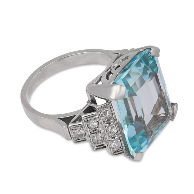 1930s Art Deco 9.90 Carat Aquamarine Diamond Platinum Cocktail Ring, Size 3.5 For Sale - Image 4 of 6