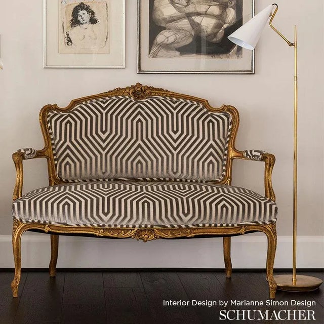 A large-scale, linear design gives this Italian cut velvet fabric a graphic sensibility. The silk-like pile adds extra...