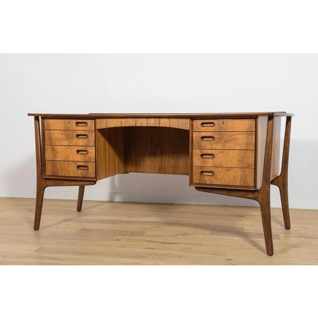This desk is designed by Svend Åge Madsen and manufactured by h.p. Hansen in Denmark in the 1960s. It is a good example of...