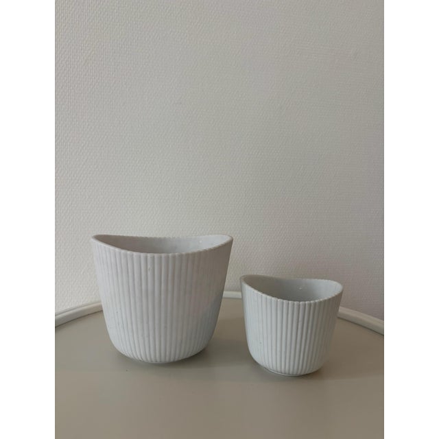 1950s Vases in White Stoneware by Stig Lindberg for Gustavsberg, 1950s, Set of 2 For Sale - Image 5 of 5