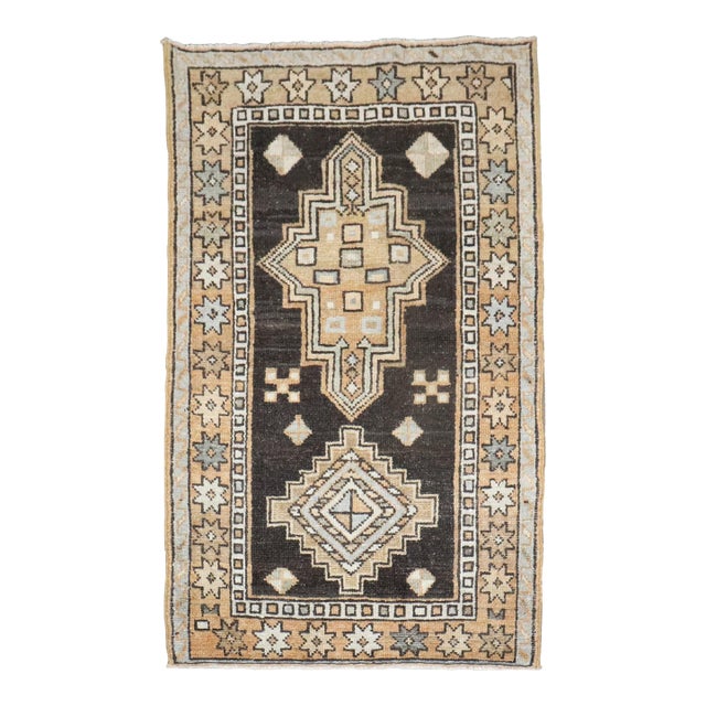 Antique Geometric Persian Heriz Rug For Sale