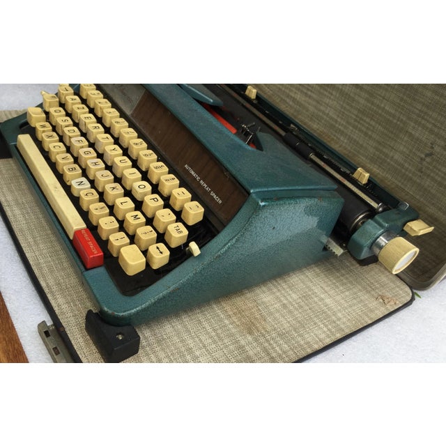 1970s Vintage Deluxe 1522 Typewriter from Brother For Sale - Image 5 of 15