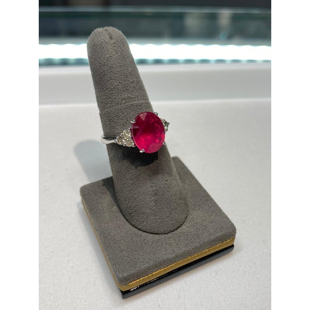 Early 21st Century Round Rubellite Pink Tourmaline Diamond Three Stone 18 Karat White Gold Ring, Size 6.5 For Sale - Image 5 of 14