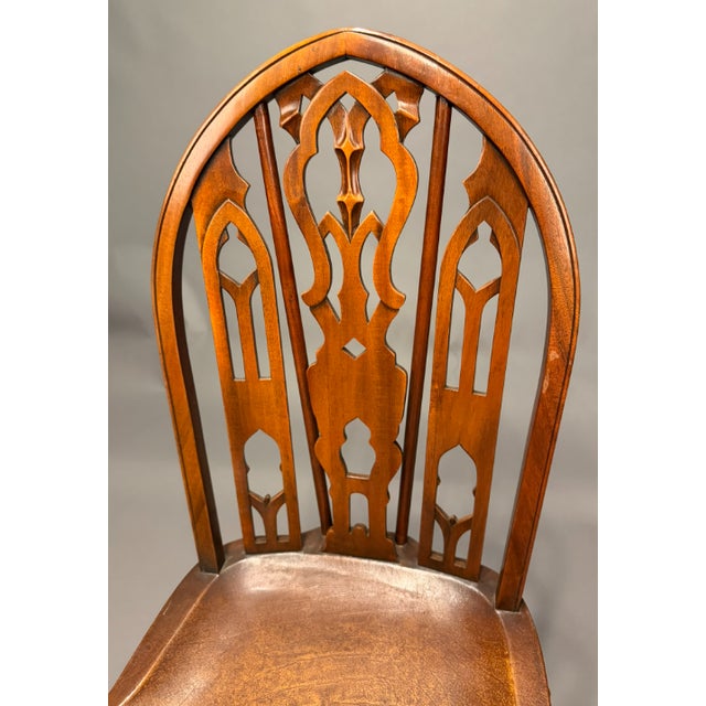 Wood 1990s Set of 6 Gothic Windsor Style Mahogany Dining Chairs With Leather Seats, 2 Armchairs & 4 Side Chairs For Sale - Image 7 of 15