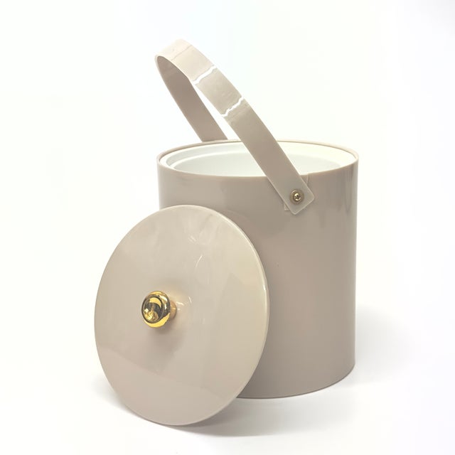 1970s Classic Mushroom-Colored Acrylic Ice Bucket by Irvinware For Sale - Image 5 of 7