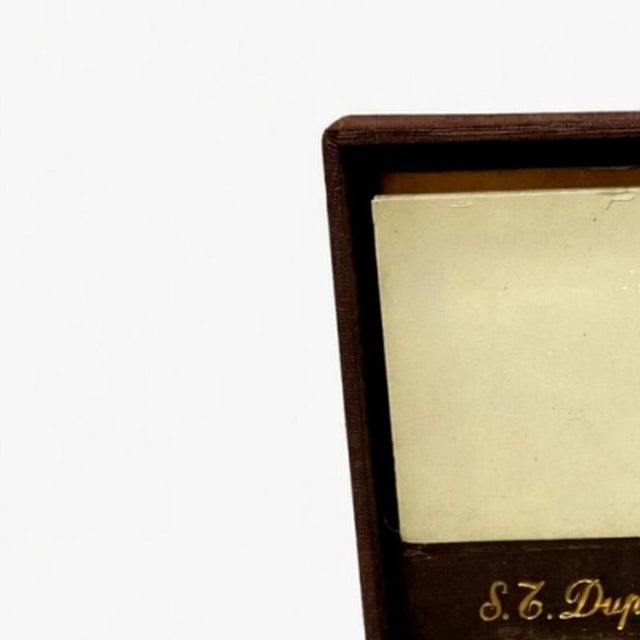 Decoration - Dupont lighter. French; 20th century, gold plated. In case with certificates. Dimensions: 4.6 cm x 3.5 cm.